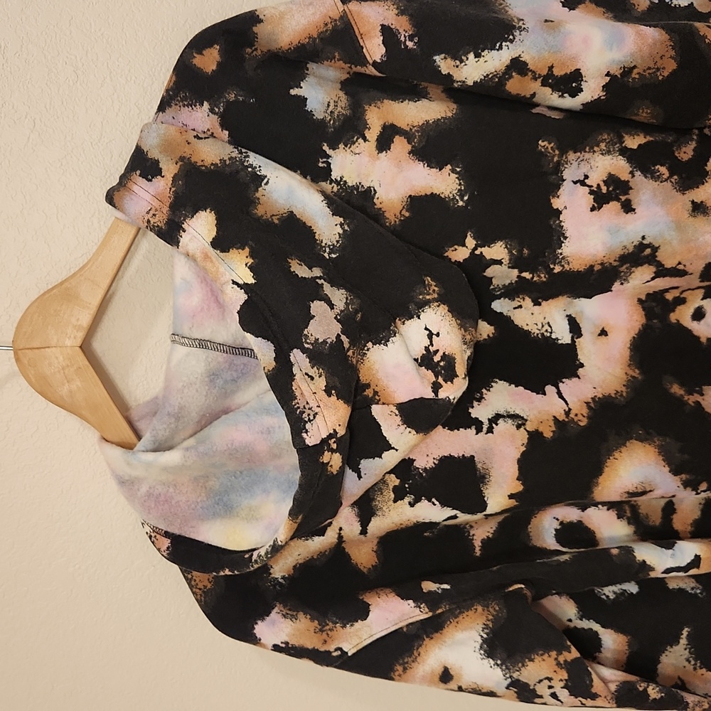 Wild Fabel Crop Hoodie - Picture 5 of 6